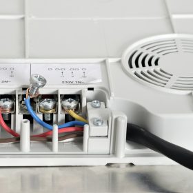 Electrical connection of the induction panel cooker, contacts, electricity